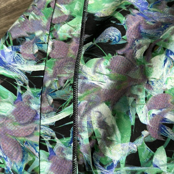 Lululemon shorts - Picture 6 of 11